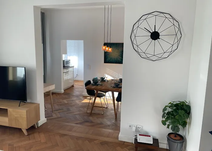 Grosse Wohnung In Westend
