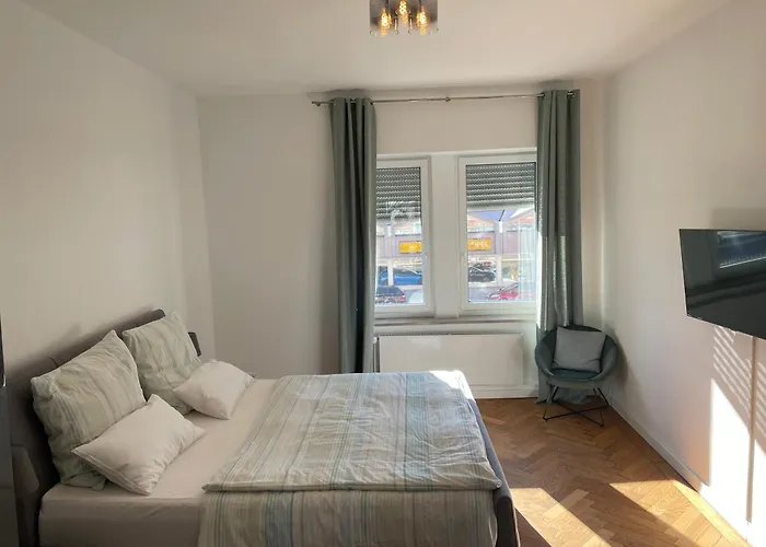 Grosse Wohnung In Westend