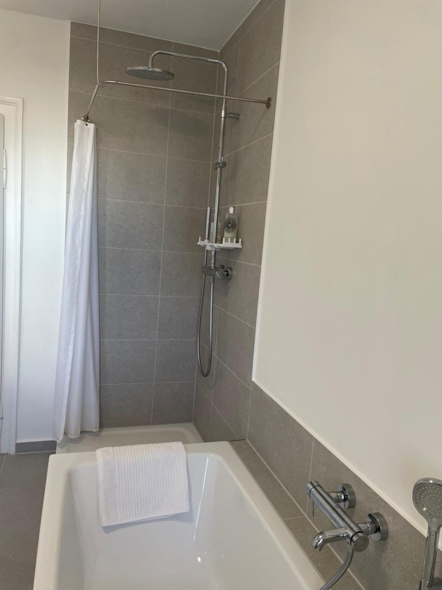 Apartment Grosse In Westend Munich