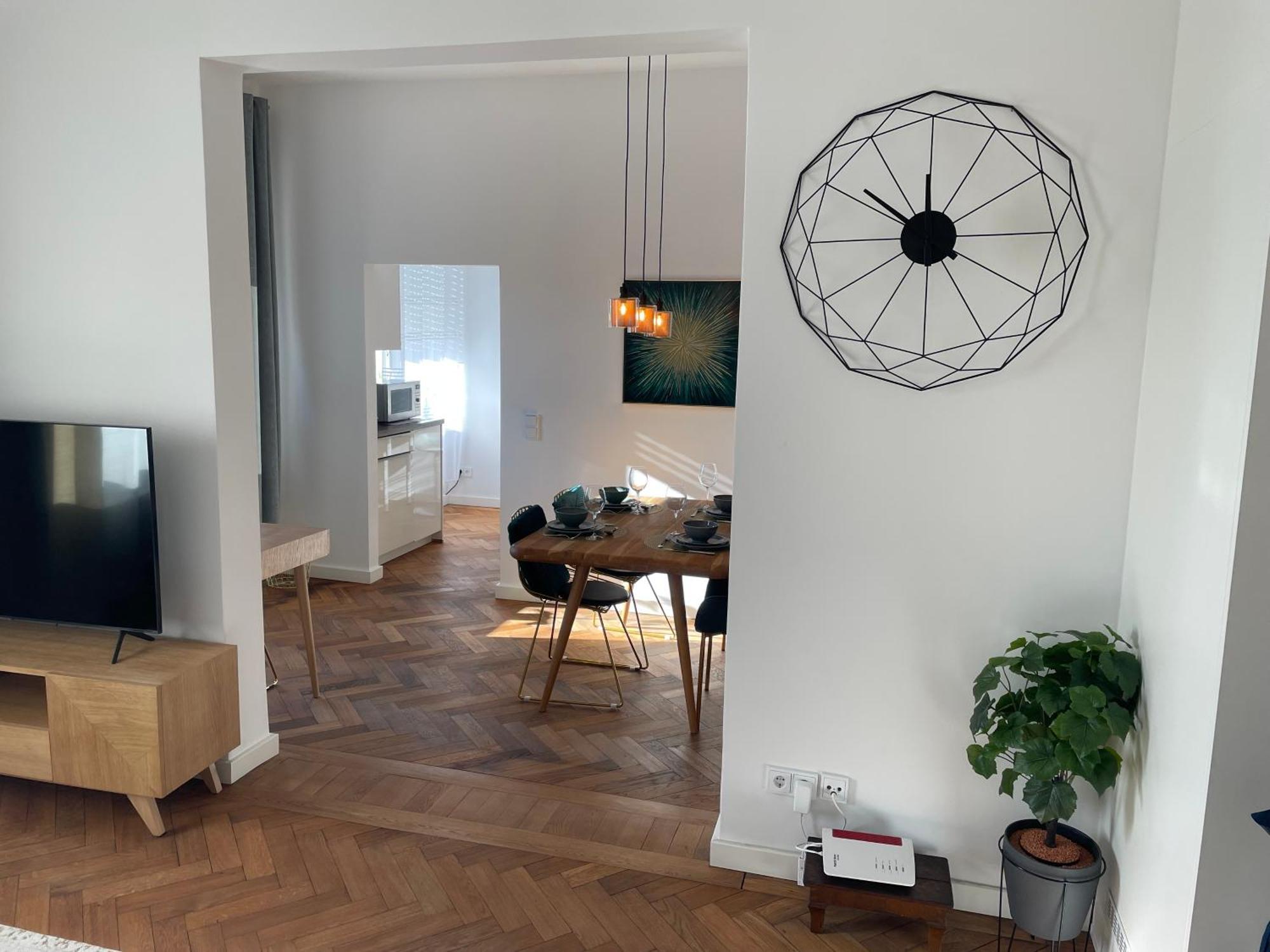 Apartment Grosse In Westend Munich